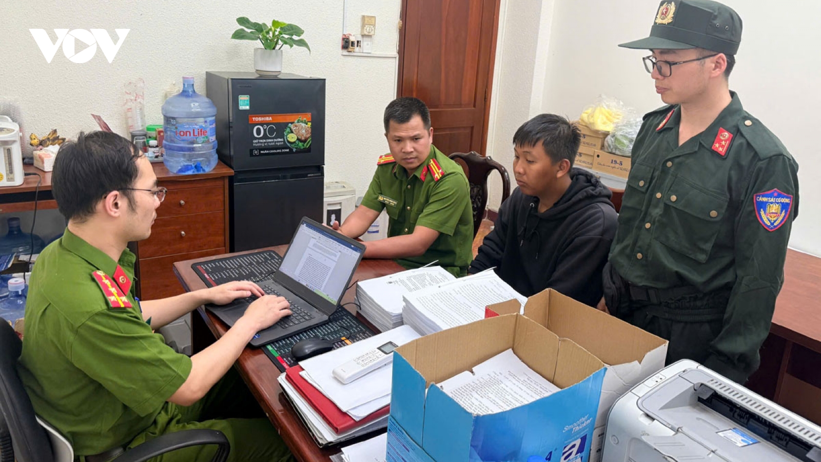 Lai Châu triệt phá đường dây làm giả giấy tờ xuyên quốc gia