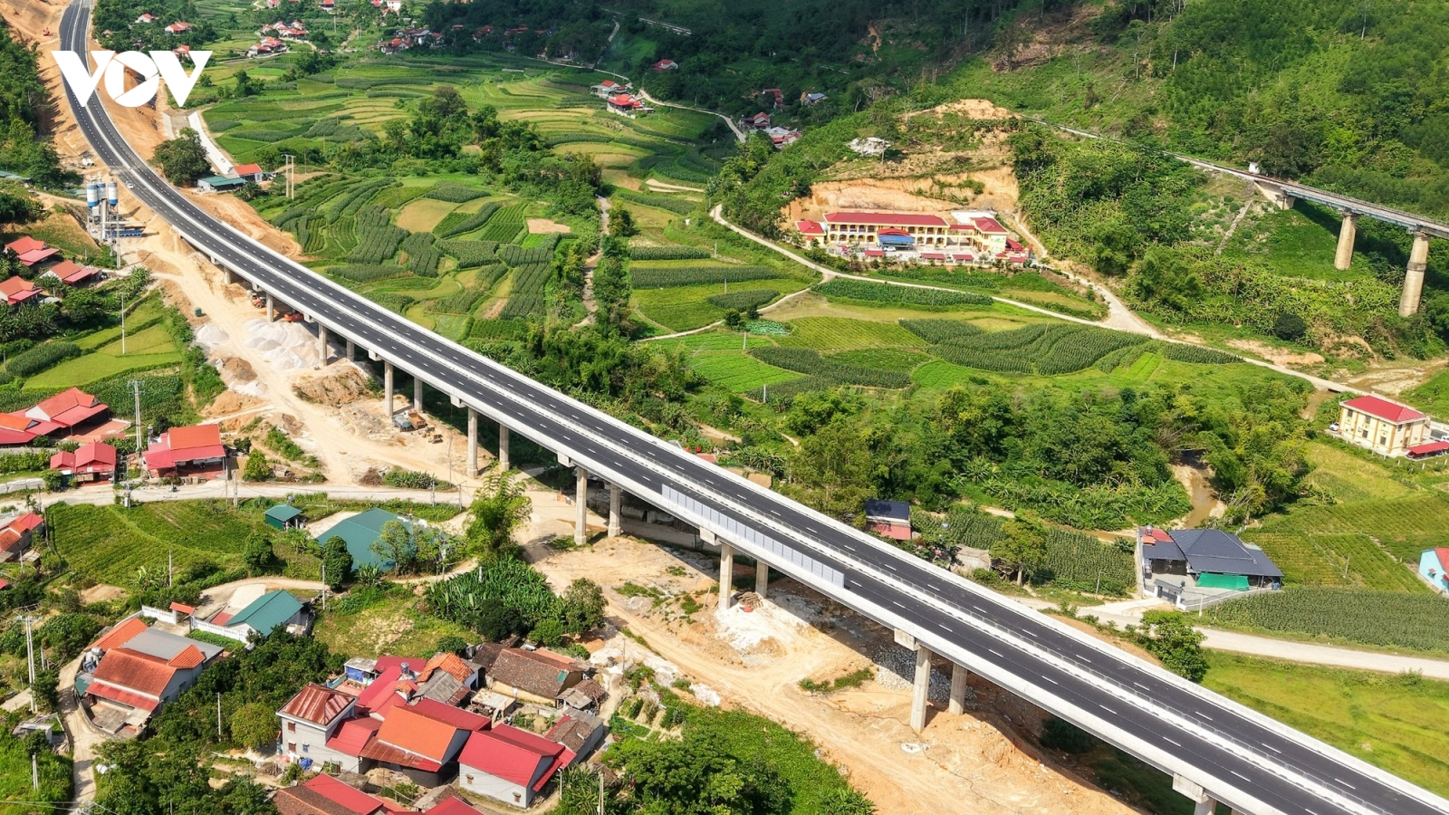 Hoàn thiện 27km đầu tuyến cao tốc Hữu Nghị - Chi Lăng