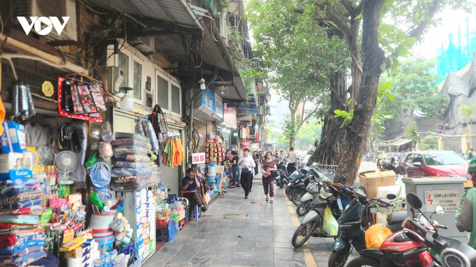 Hà Nội cho thuê vỉa hè: Cần cơ chế minh bạch, đặt lợi ích người đi bộ lên hàng đầu