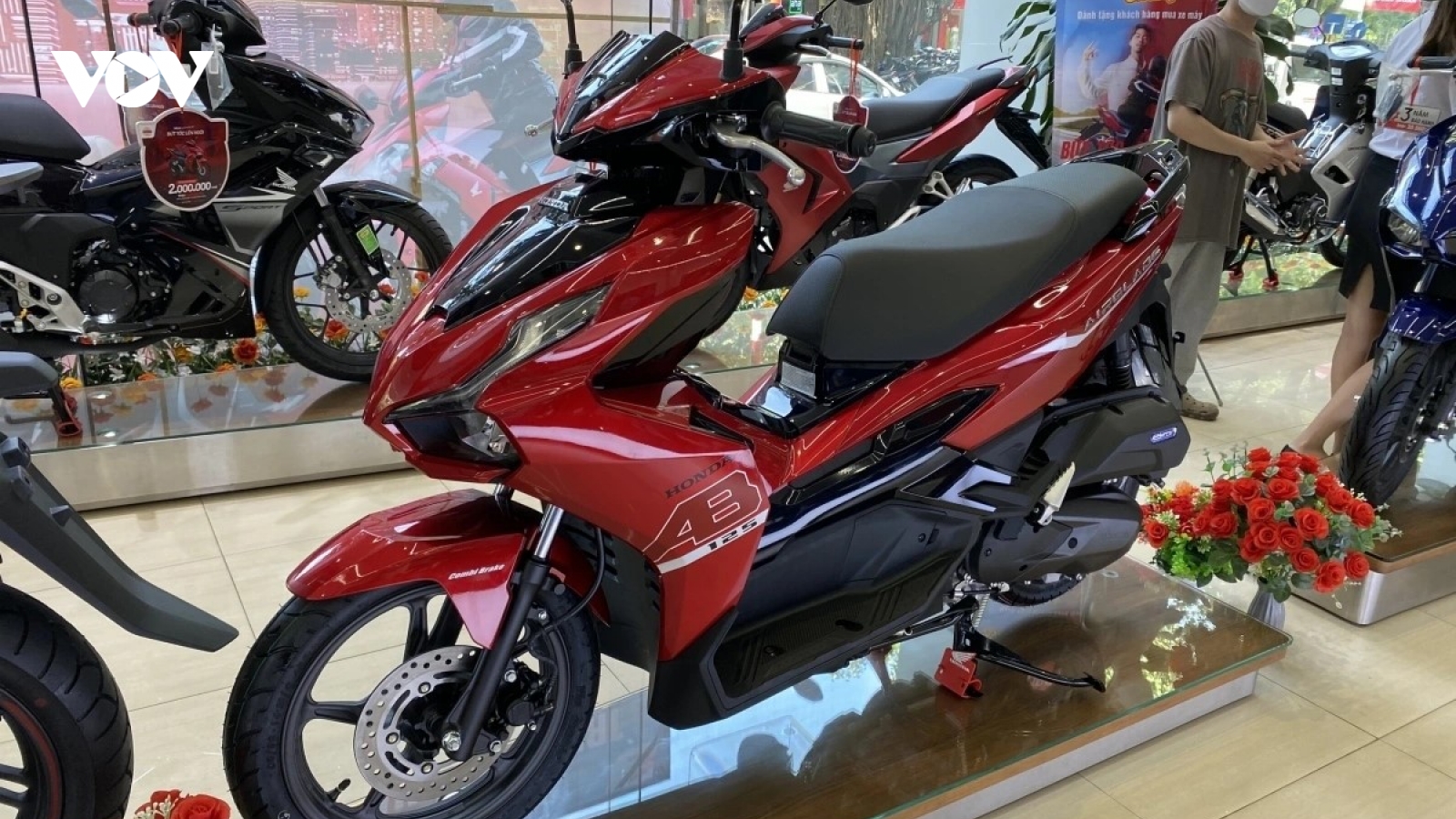 Doanh số xe máy Honda Việt Nam tăng nhẹ, mảng ô tô sụt giảm mạnh trong tháng 4