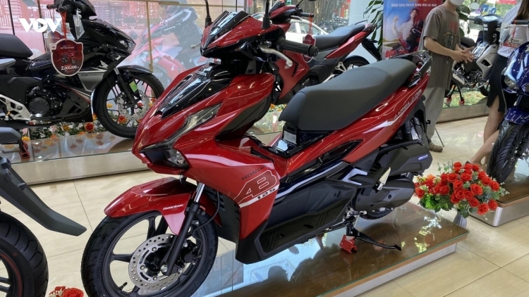 Doanh số xe máy Honda Việt Nam tăng nhẹ, mảng ô tô sụt giảm mạnh trong tháng 4