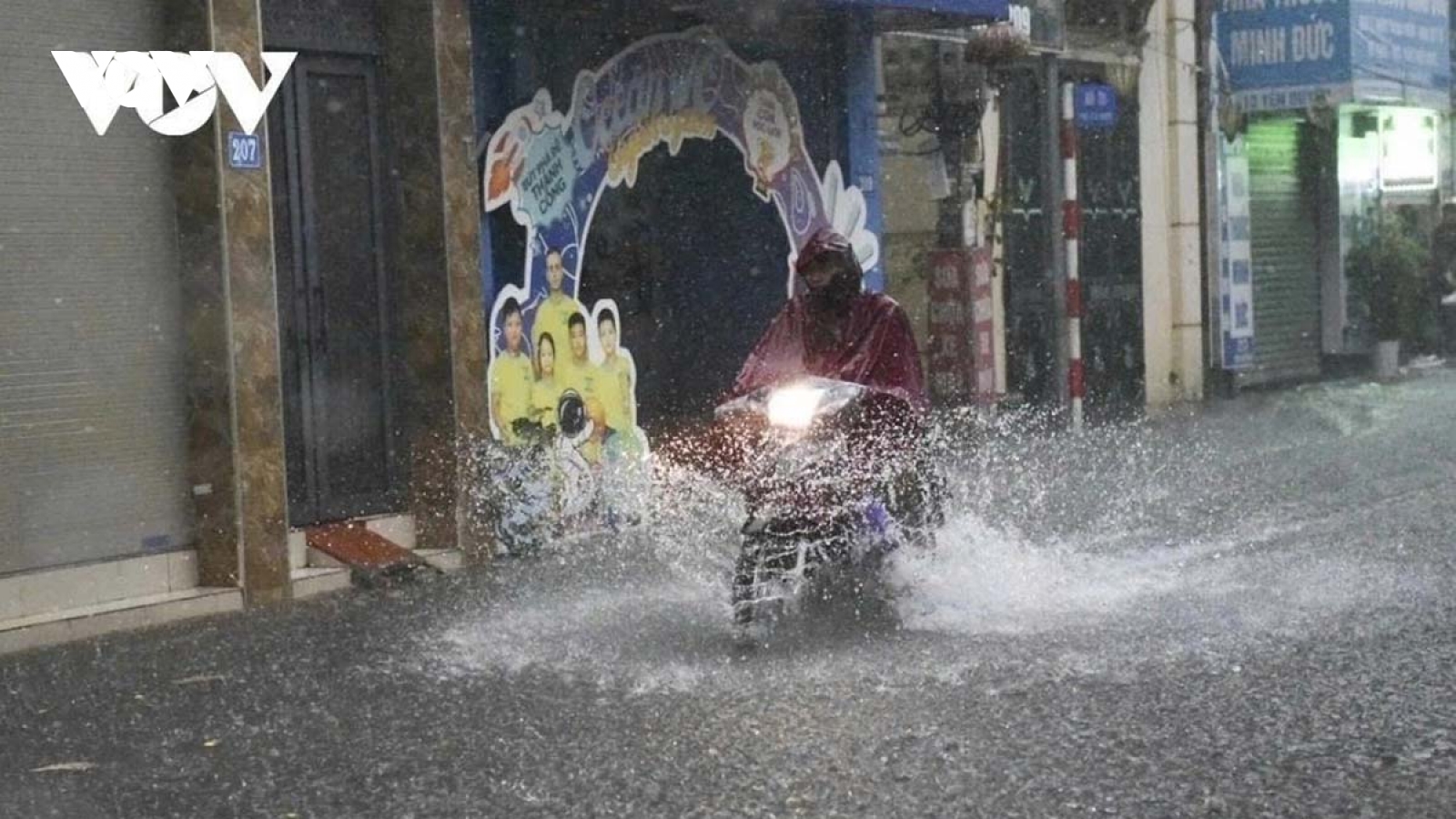Miền Bắc sắp đón không khí lạnh, nguy cơ mưa dông, lốc xoáy cuối tuần