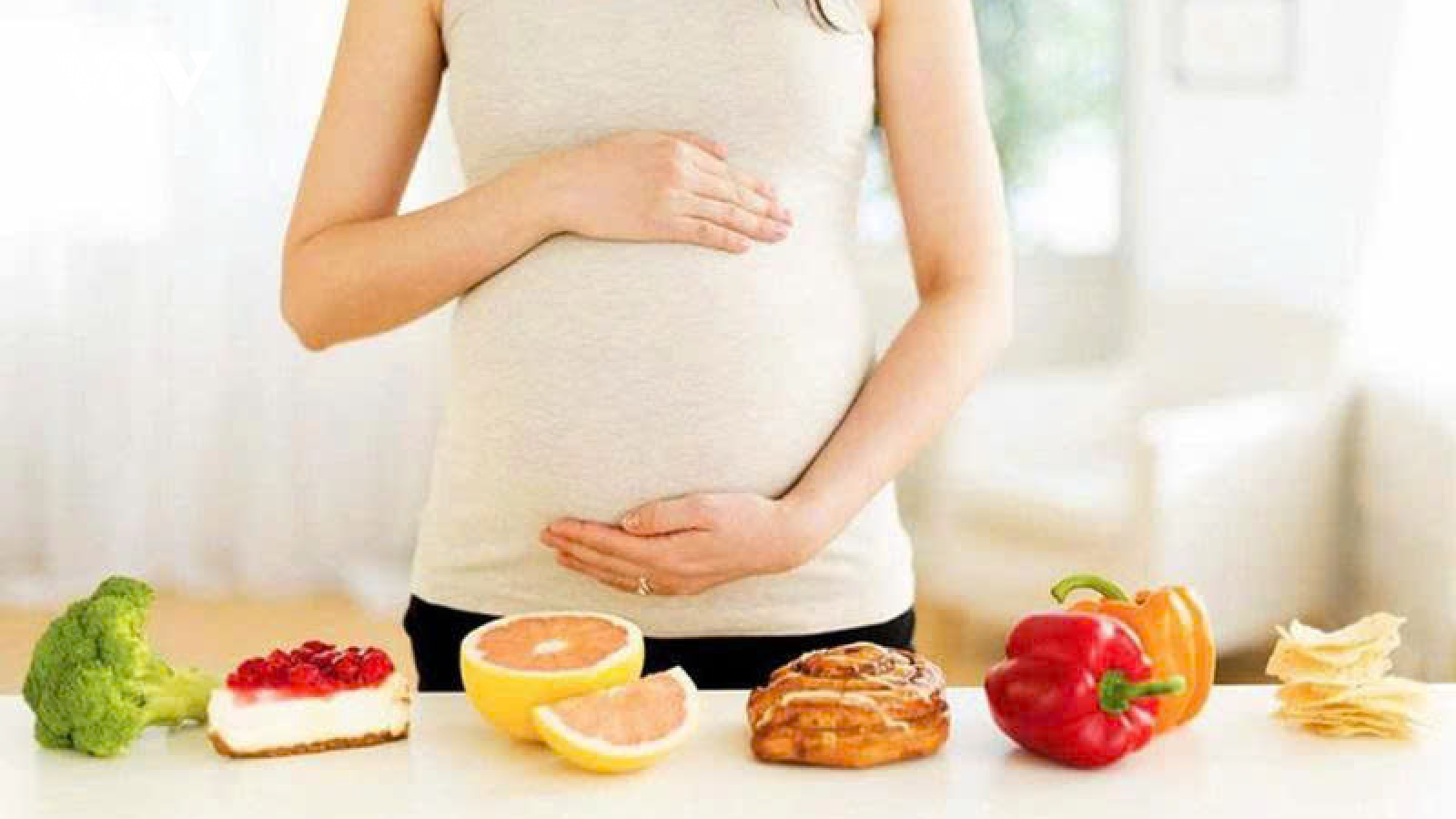 5 nhóm thực phẩm mẹ bầu nên tránh để giảm nguy cơ sảy thai