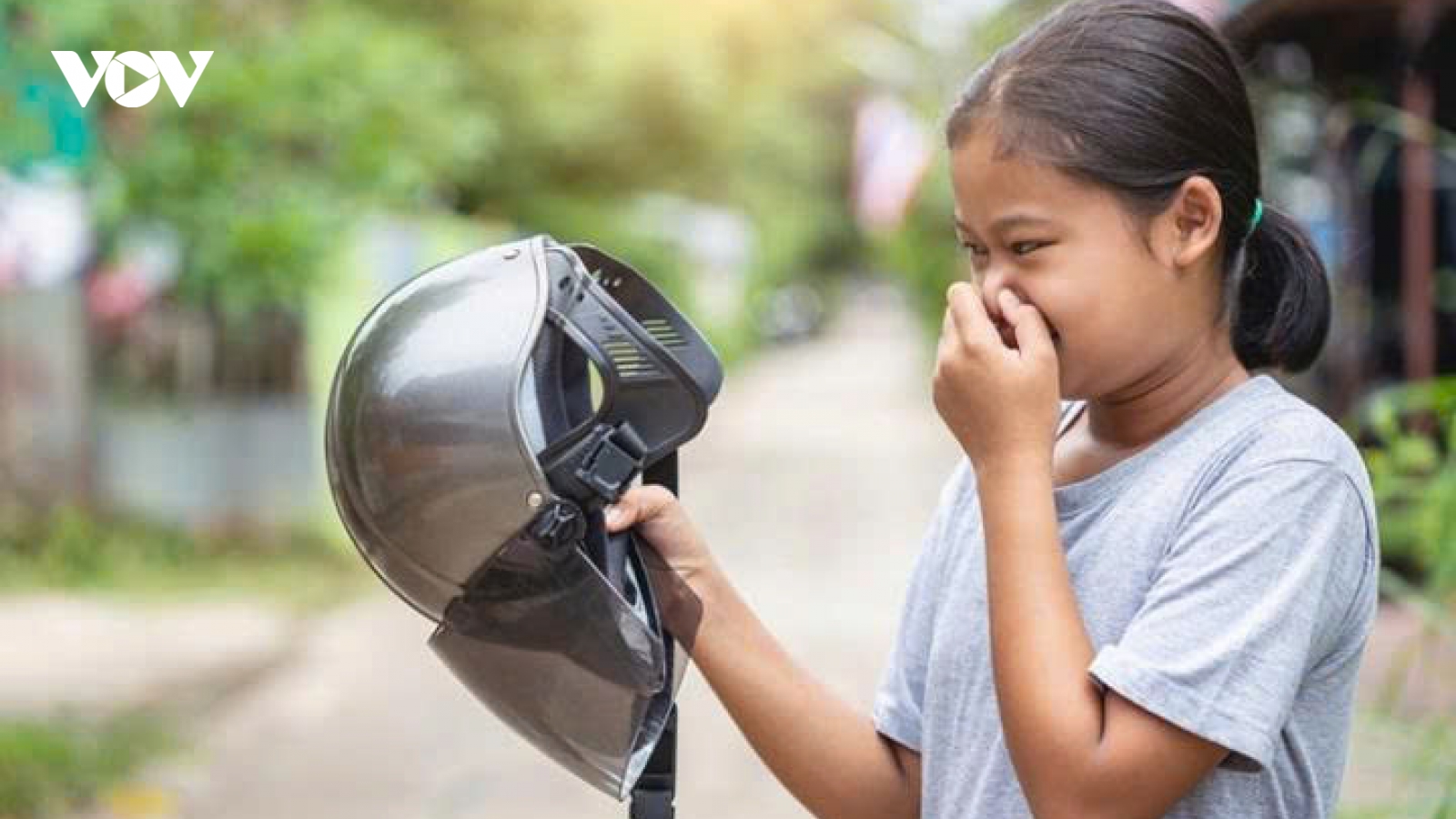 5 cách khử mùi hôi mũ bảo hiểm mà không cần tháo rời