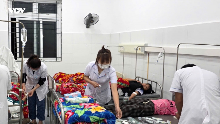 Hơn 200 học sinh ở Lai Châu nghi ngộ độc sau khi tự ăn quả lạ