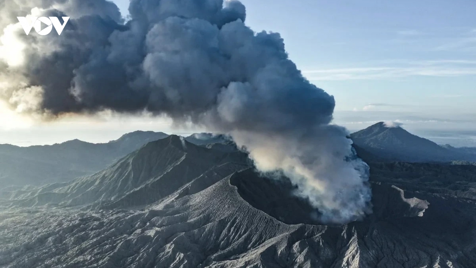 Núi lửa Dukono ở Indonesia phun trào, 3 nhà leo núi thiệt mạng