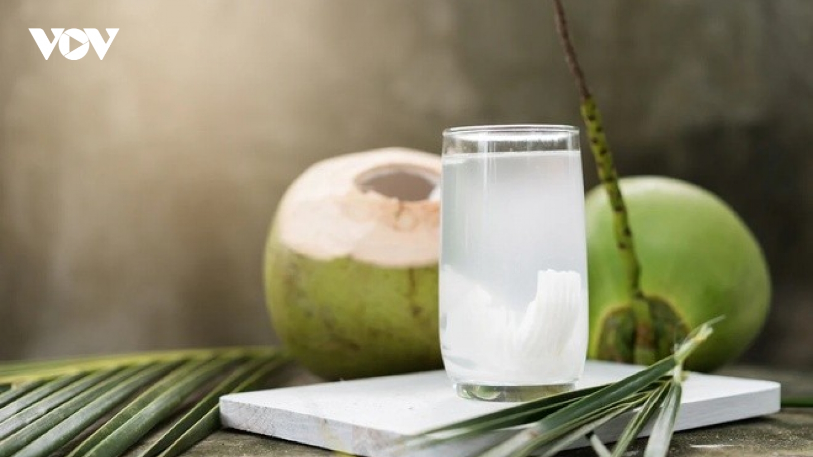 Không chỉ giúp giải khát, uống nước dừa còn có loạt lợi ích sức khỏe bất ngờ này