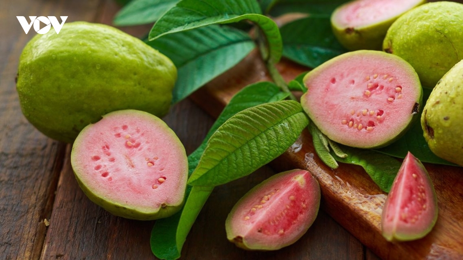 Không chỉ ngon ngọt, ổi ruột hồng còn là “kho dưỡng chất” cho cơ thể