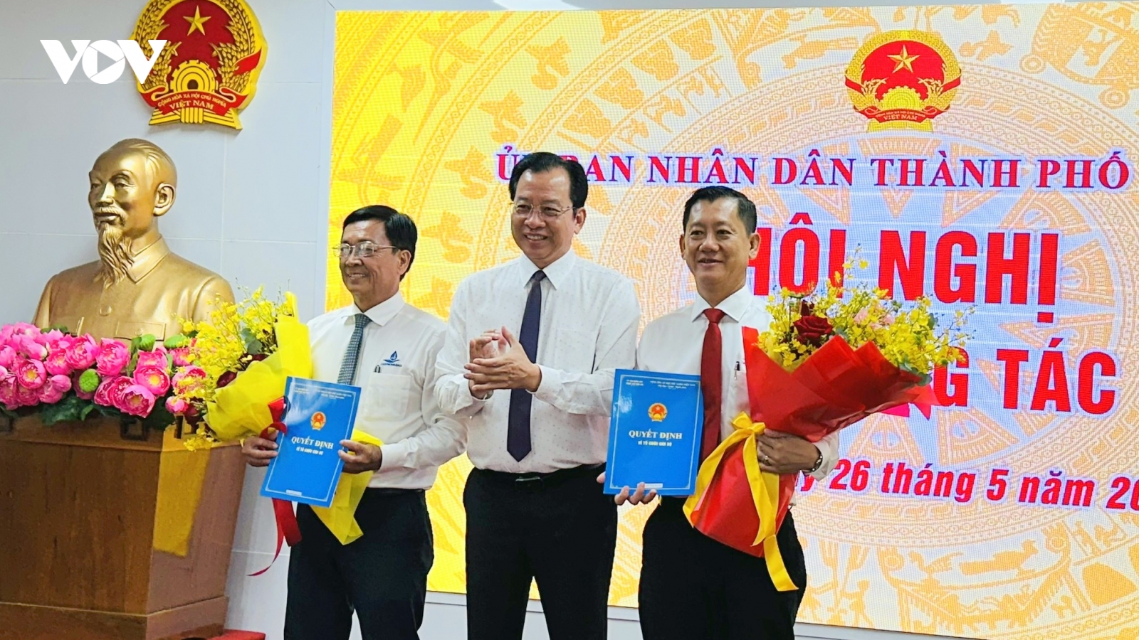 Cần Thơ trao quyết định về công tác cán bộ