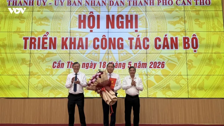 Cần Thơ công bố các quyết định về công tác cán bộ