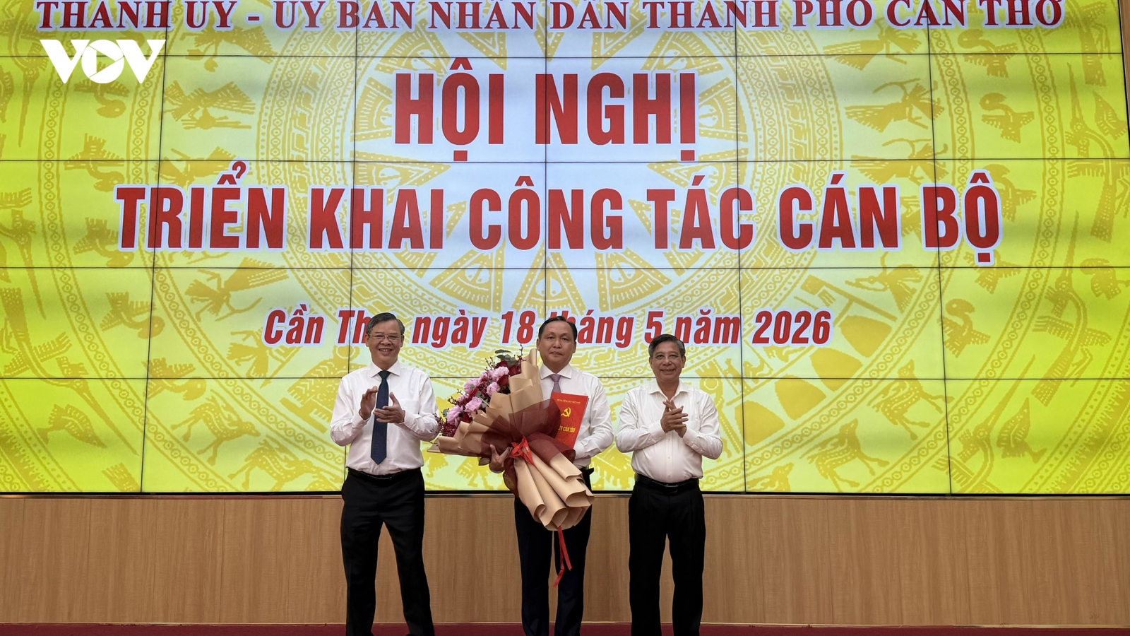 Cần Thơ công bố các quyết định về công tác cán bộ