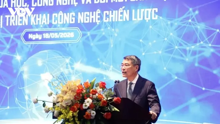 Government leader urges rapid development of strategic technology products