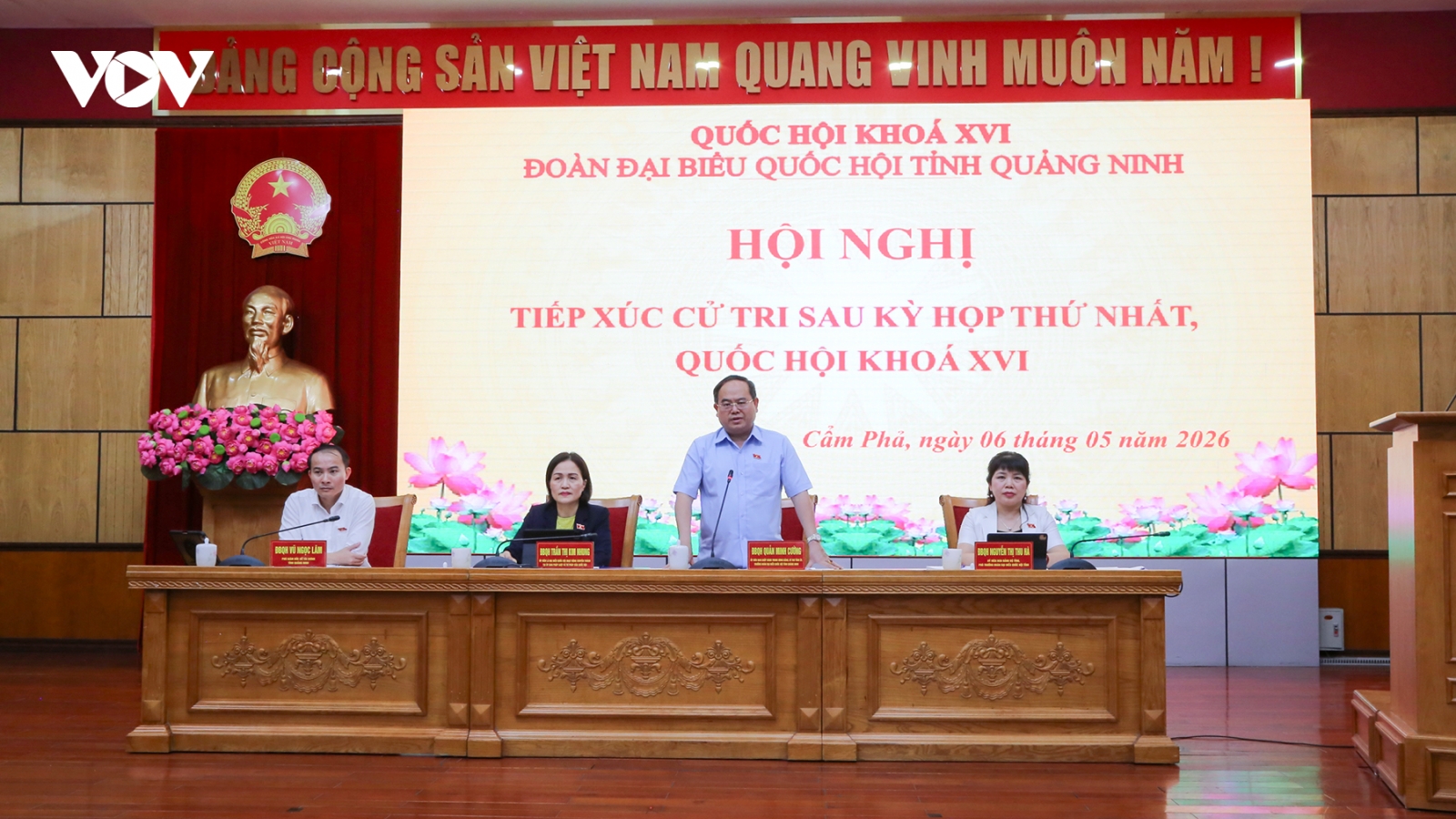 Cán bộ cơ sở "gánh" thêm việc: Cử tri Quảng Ninh kiến nghị tăng hỗ trợ
