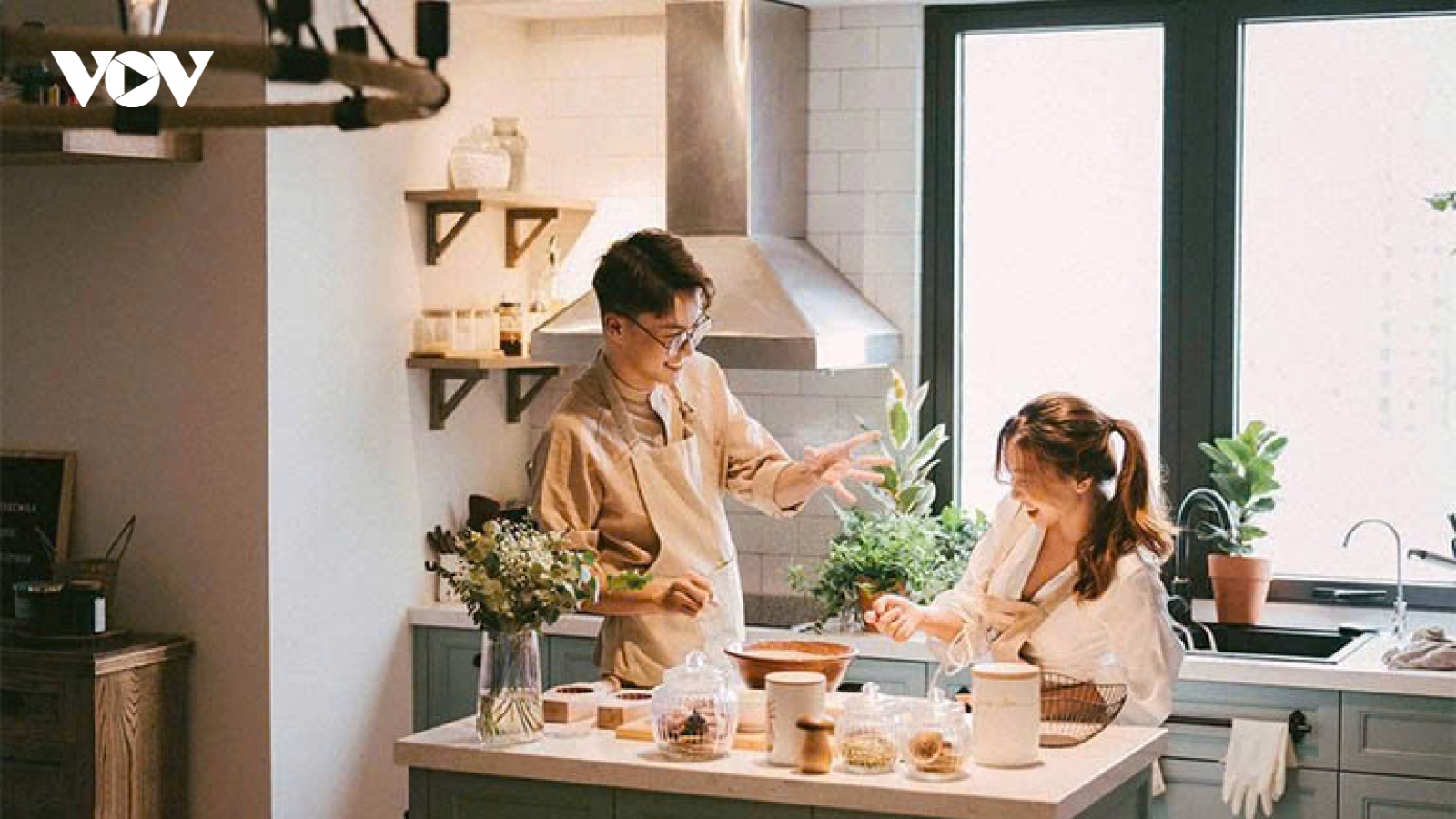 Người trẻ có nên "sống thử" trước hôn nhân hay không?