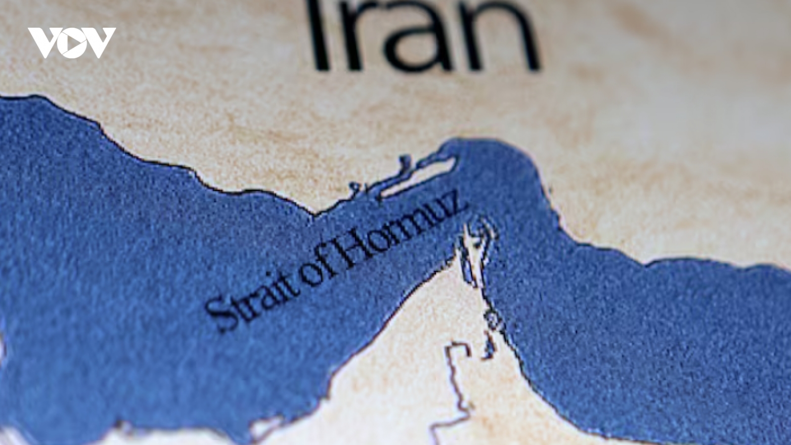 Mỹ và Iran tiếp tục đối đầu hỏa lực, Tehran ví eo Hormuz như “bom nguyên tử”
