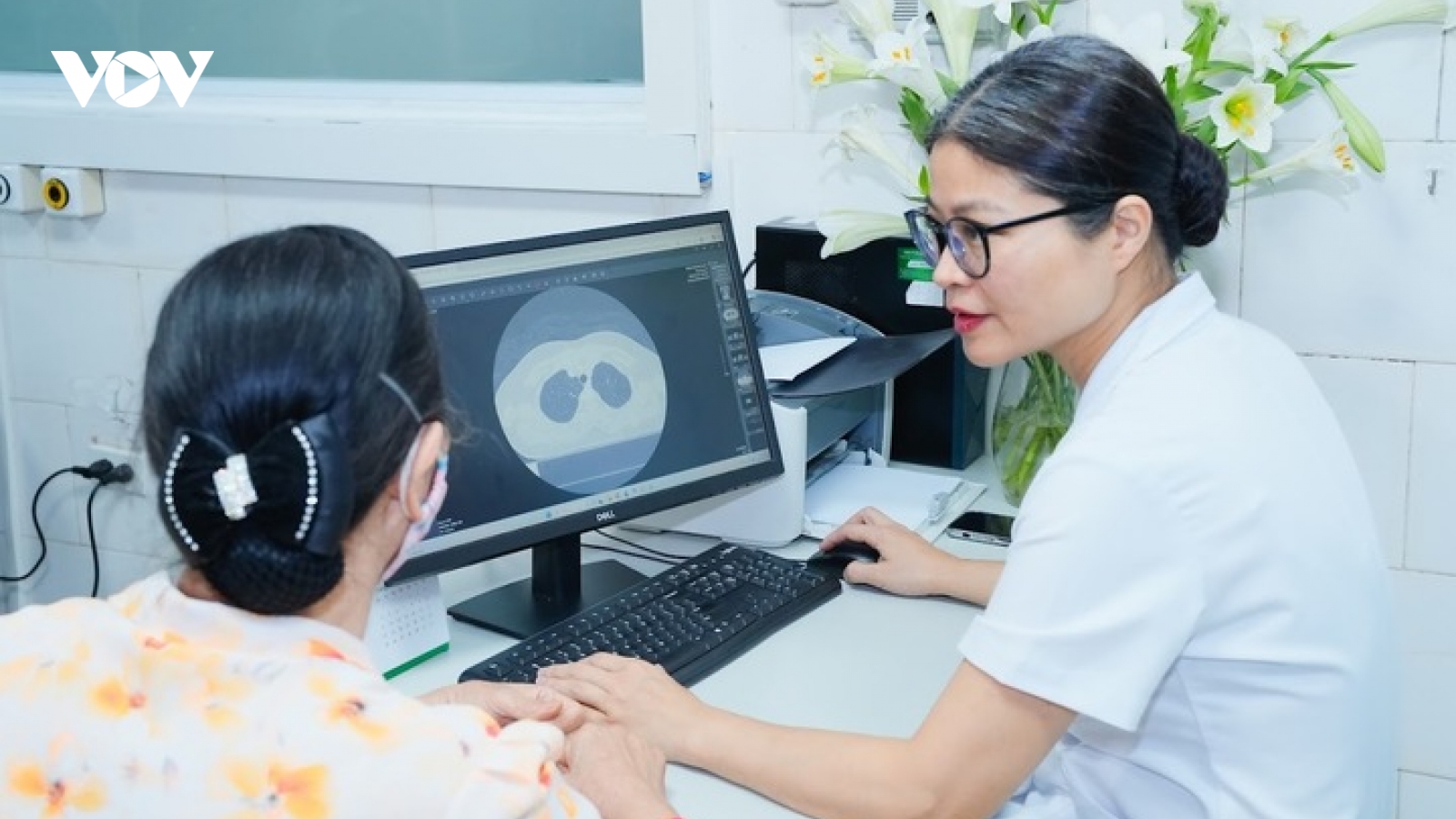Đi khám miễn phí, hai người phát hiện nghi ung thư phổi dù không có triệu chứng