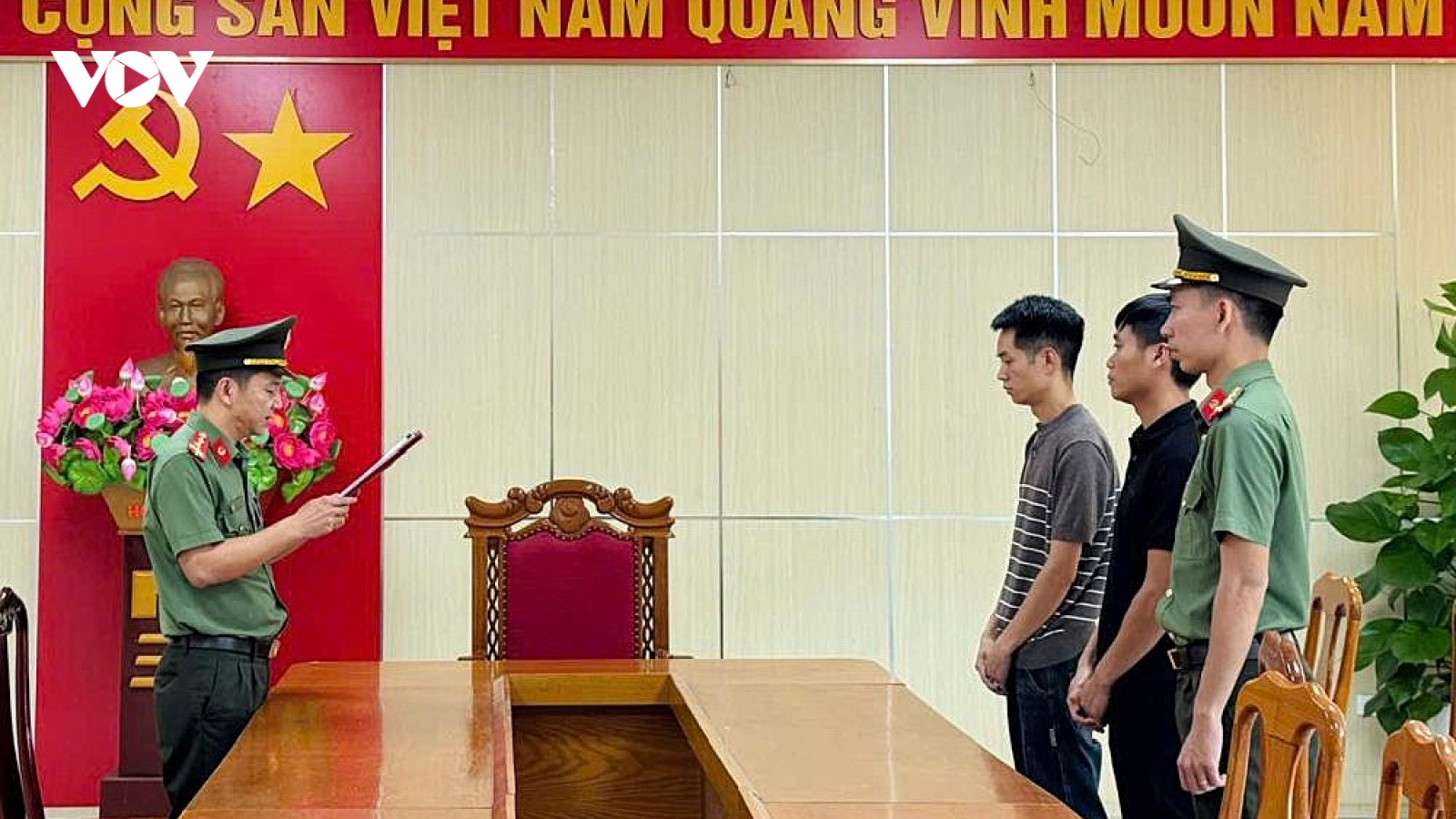 Khởi tố 2 đối tượng ở Hà Tĩnh về hành vi tàng trữ trái phép vũ khí quân dụng