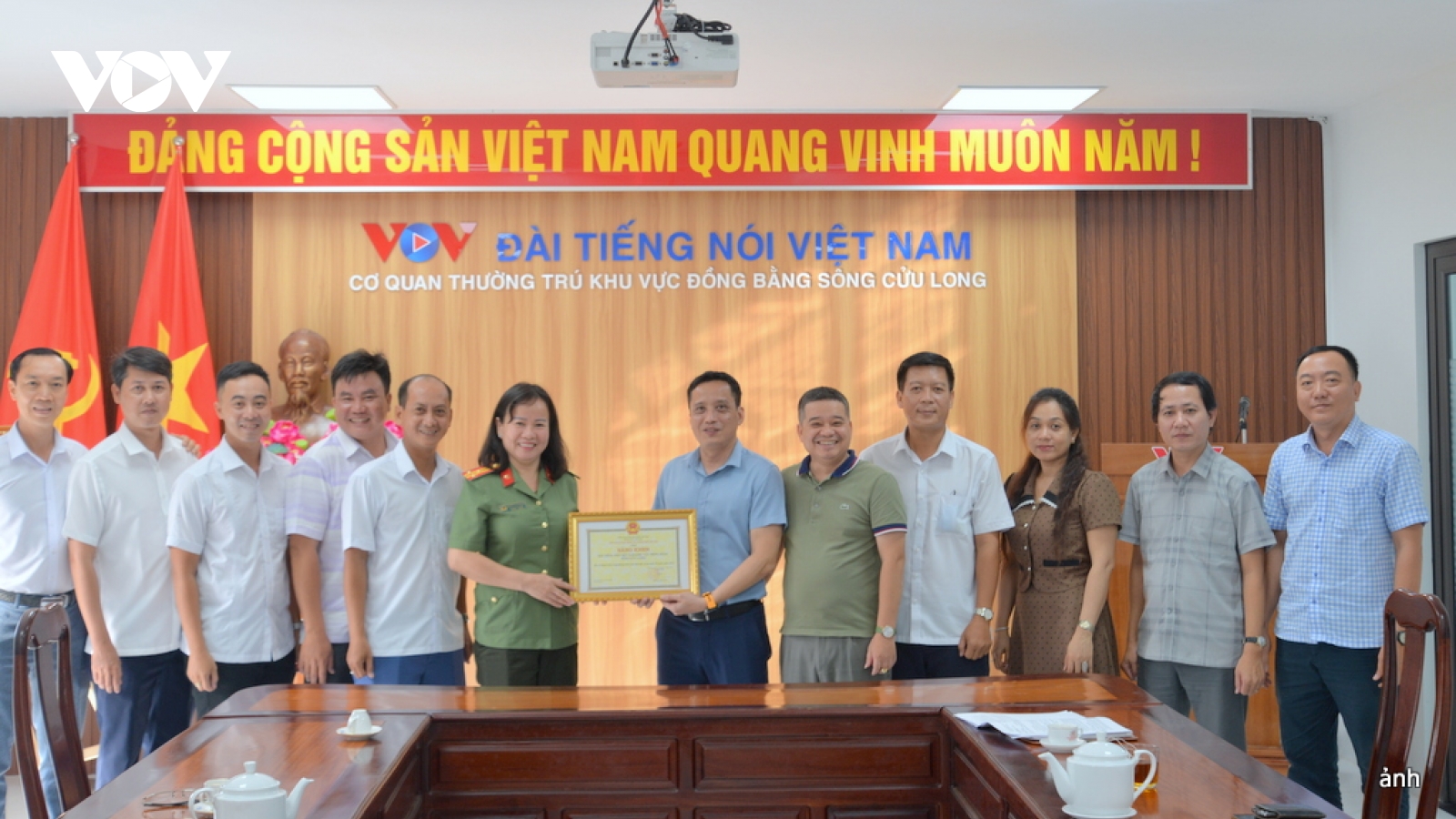 Cần Thơ tặng bằng khen VOV-ĐBSCL vì thành tích bảo vệ an ninh Tổ quốc