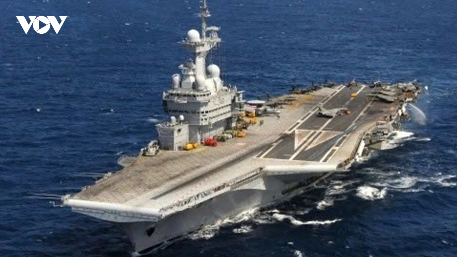 Iran nói “không vũ khí hạt nhân”, tàu sân bay Pháp tiến vào Hormuz