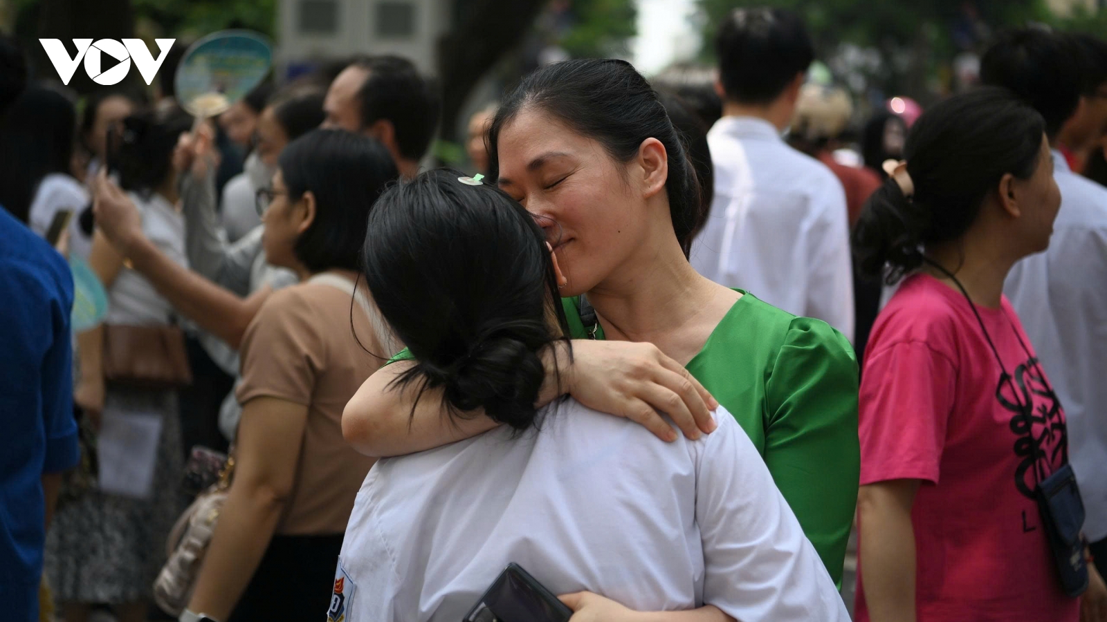Thi không để loại học sinh, áp lực lớp 10 vẫn tăng do thiếu trường công