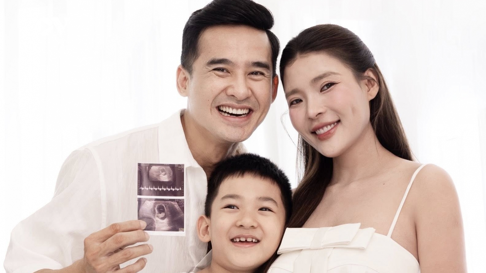 Thúy Diễm mang thai lần 2 sau 10 năm kết hôn với Lương Thế Thành