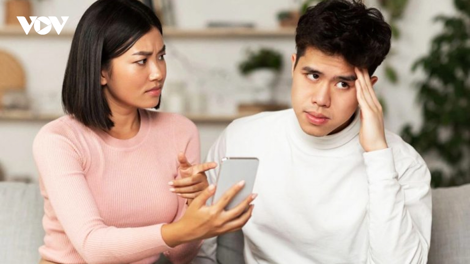 Tôi vẫn ám ảnh vì một tin nhắn tới người cũ của chồng