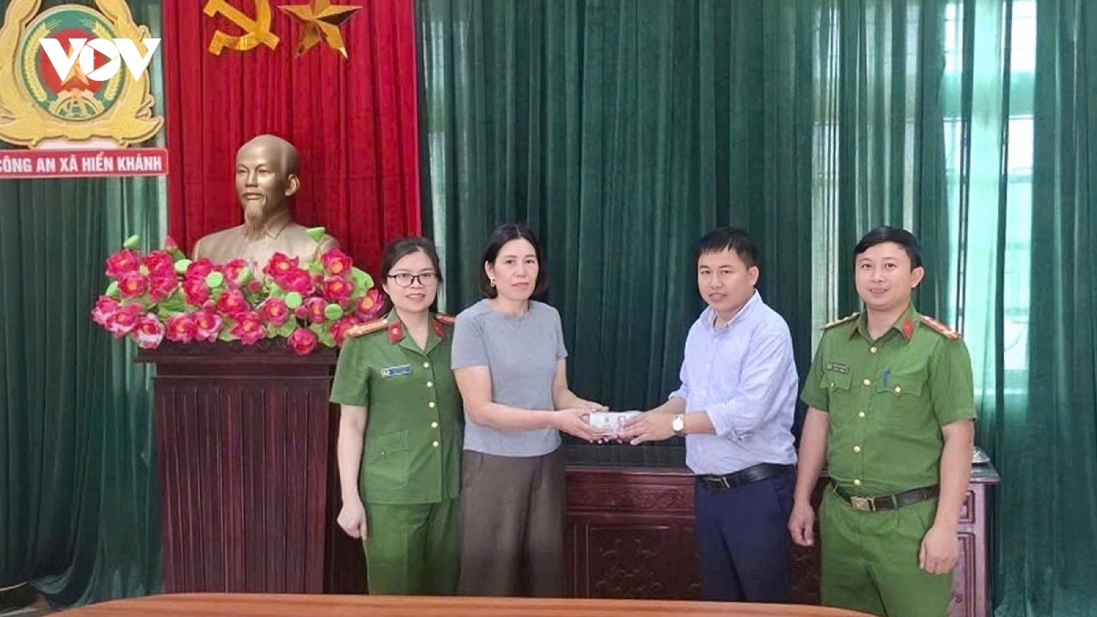 Trả lại 198 triệu đồng cho người chuyển khoản nhầm