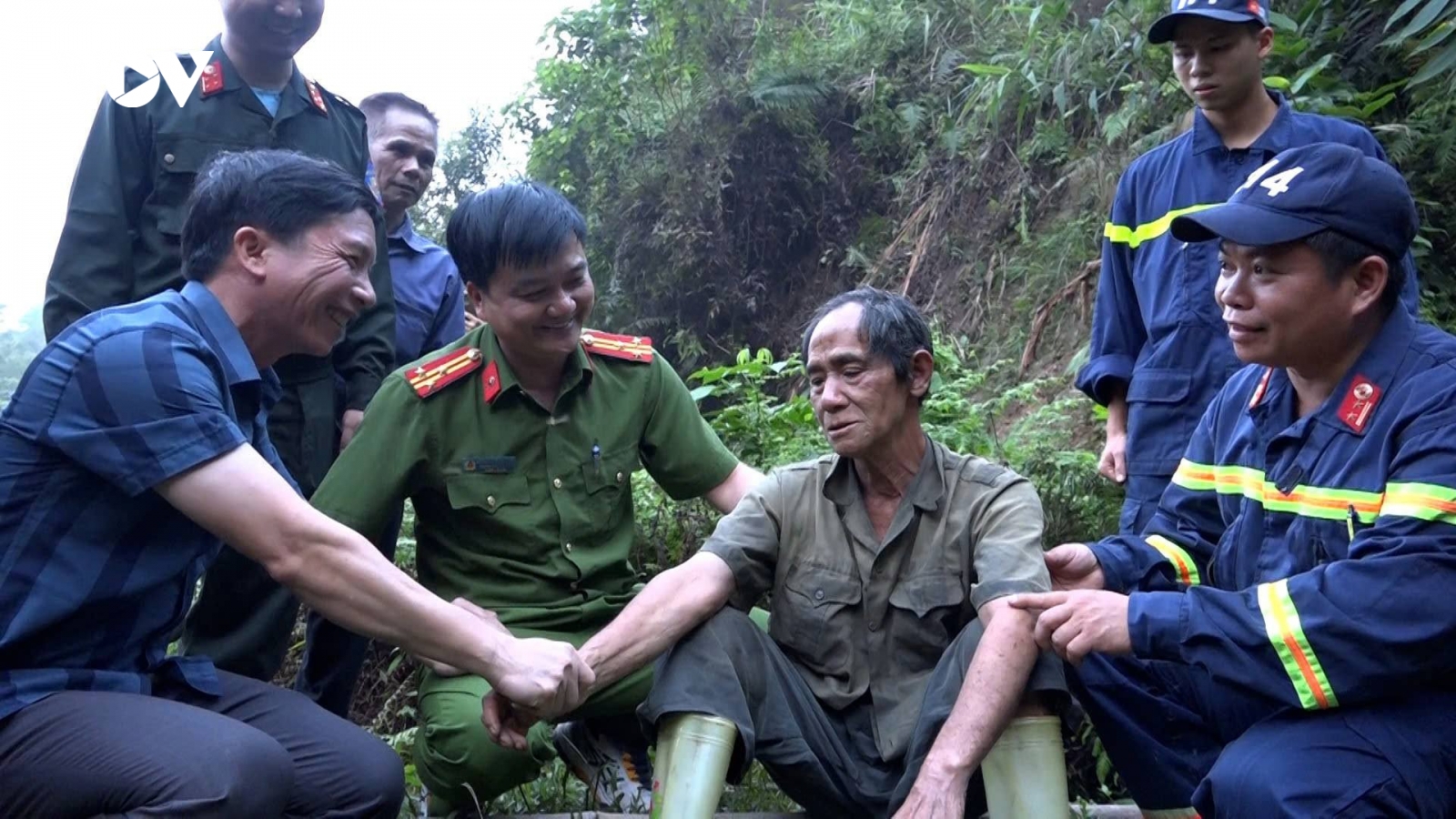 Ông Triệu Chàn Tá kể 72 giờ lạc giữa rừng, chú chó đi cùng không rời nửa bước