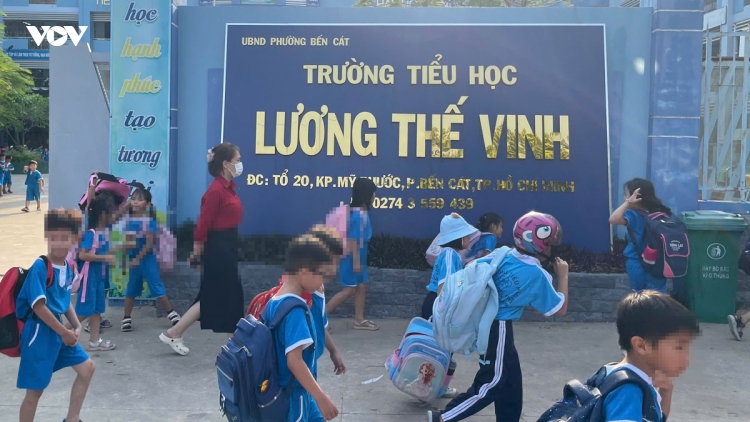 Hiệu trưởng xin thôi chức sau vụ giáo viên phạt học sinh tự đâm kim tiêm vào tay