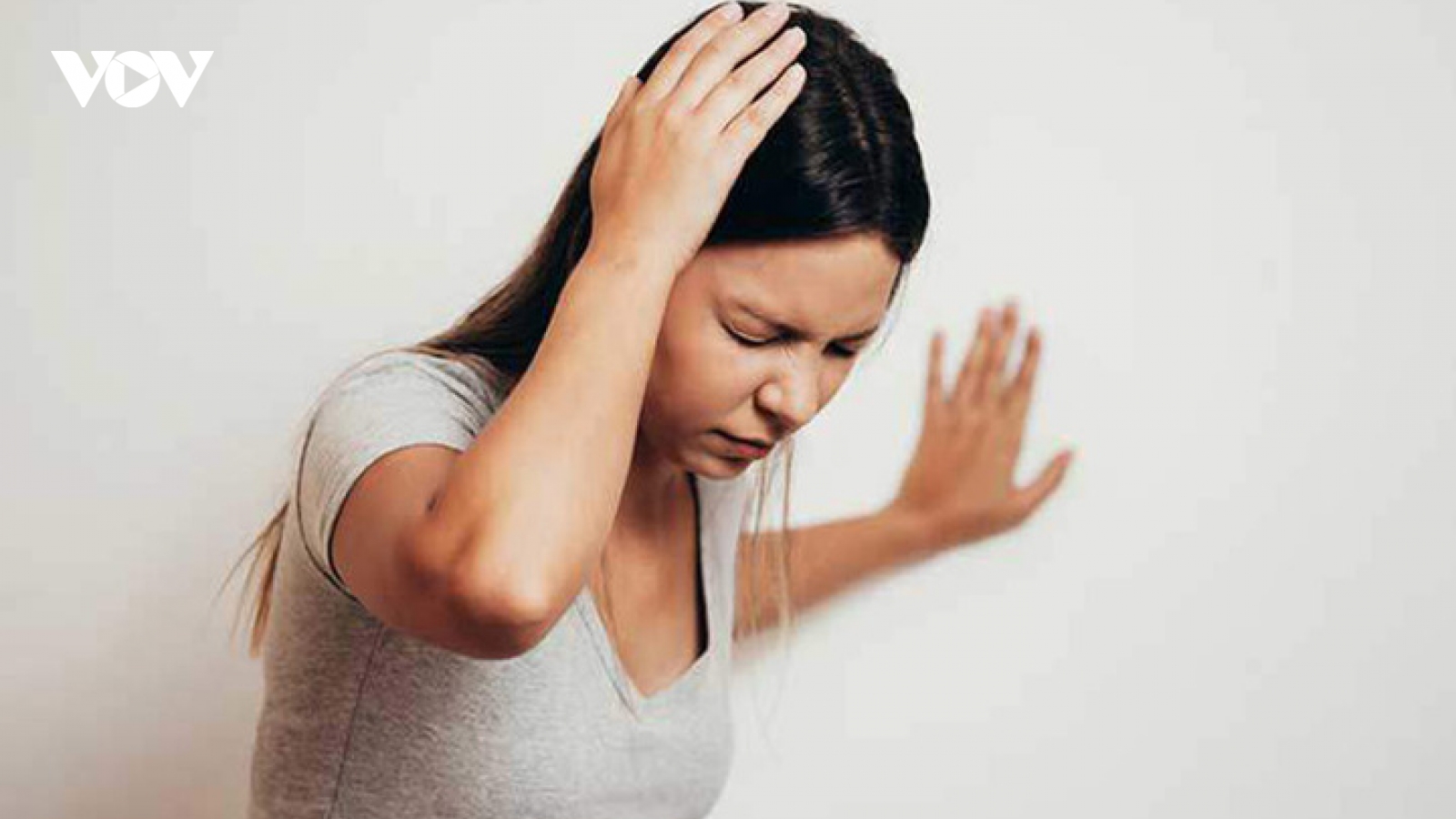 Đau đầu kéo dài có phải u não? Dấu hiệu cảnh báo cần đi khám ngay