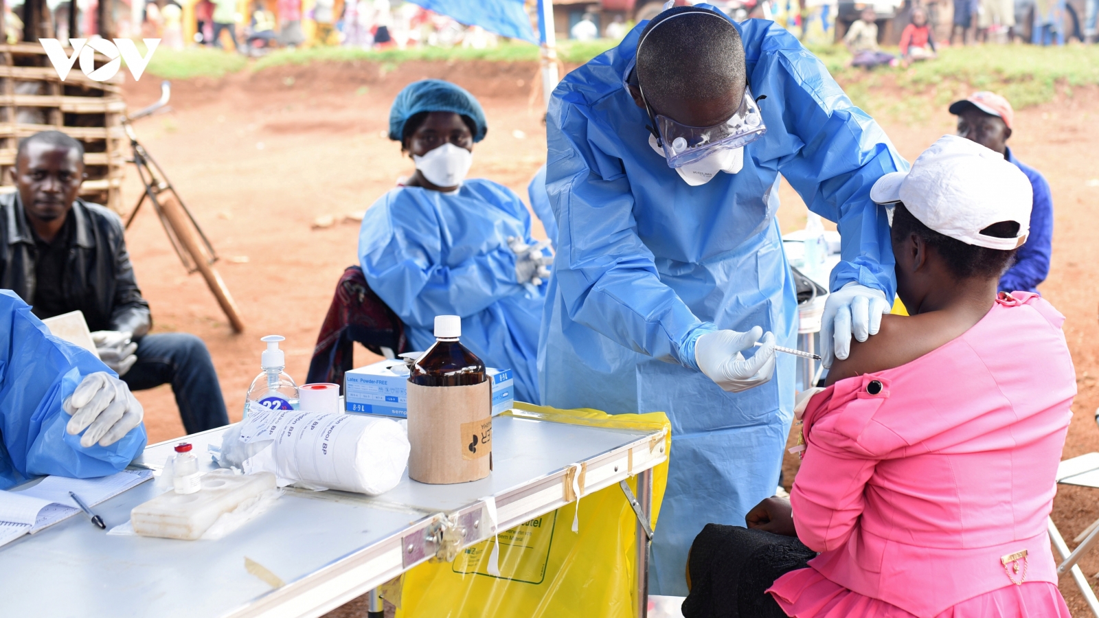 Dịch Ebola đe dọa 10 nước châu Phi