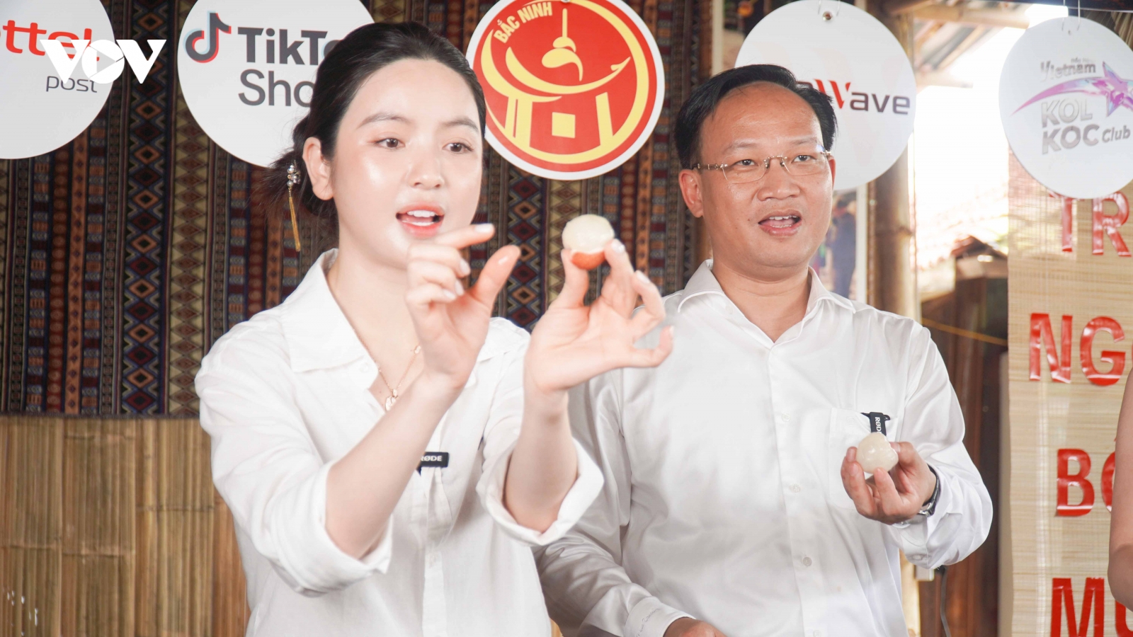 Vải thiều “cháy hàng” trên phiên livestream có Phó Chủ tịch tỉnh Bắc Ninh tham gia