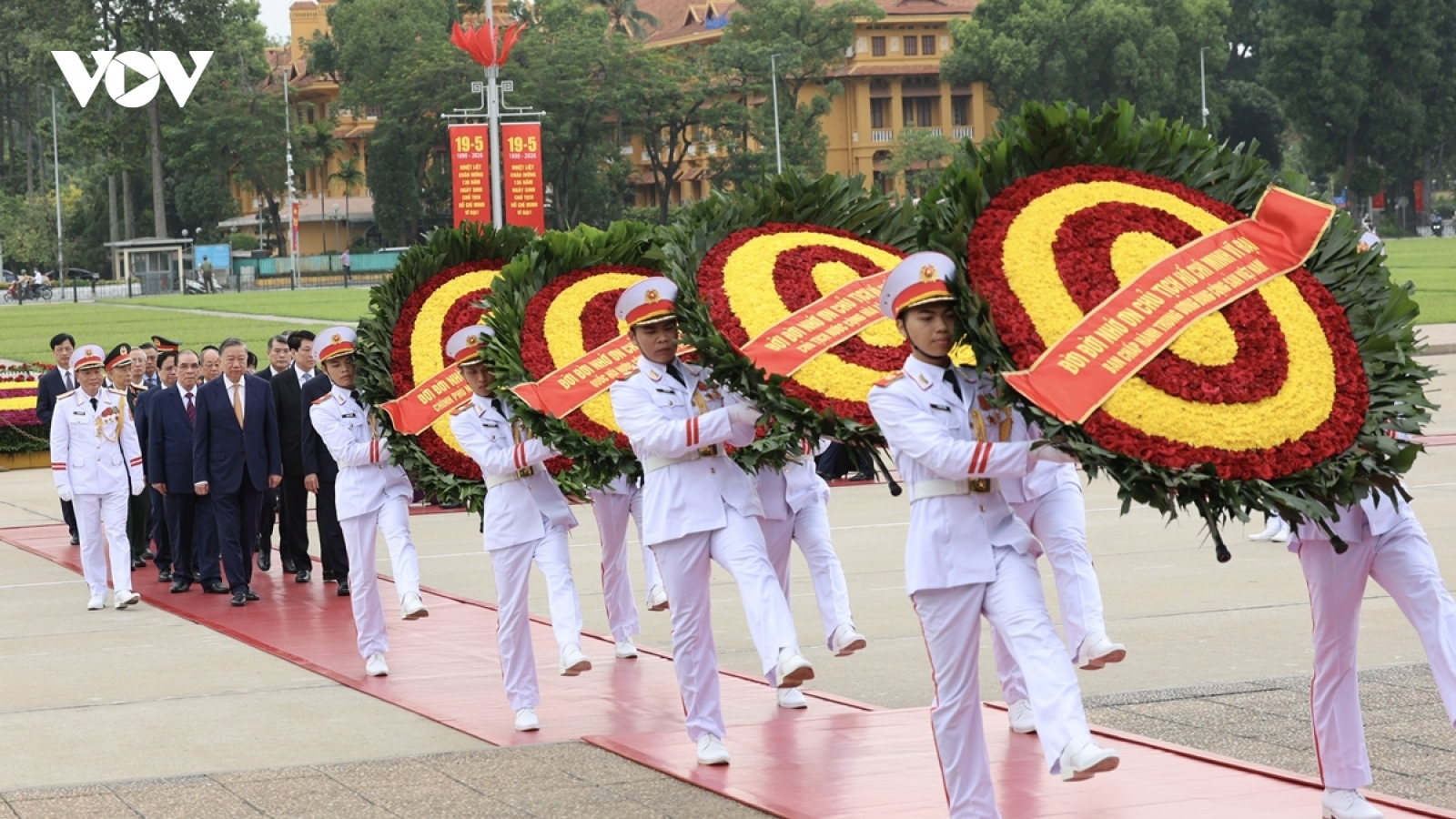 Kỷ niệm 136 năm Ngày sinh Chủ tịch Hồ Chí Minh: Lãnh đạo Đảng, Nhà nước vào Lăng viếng Bác