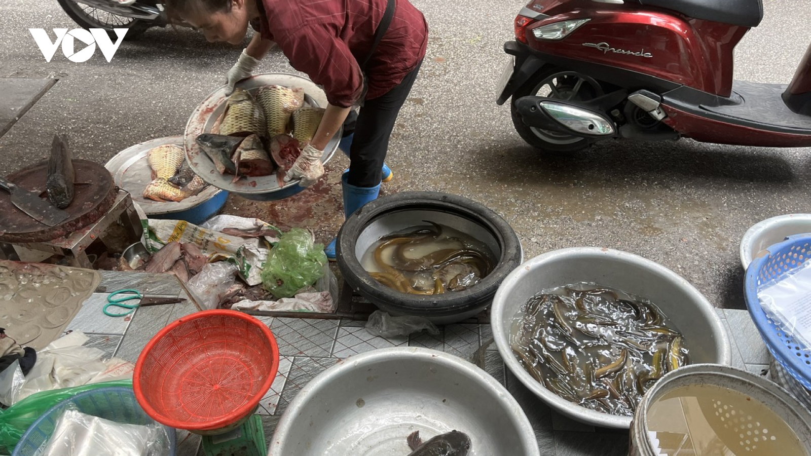 Hà Nội siết chặt vỉa hè, tiểu thương tìm cách xoay xở khi không gian bị thu hẹp