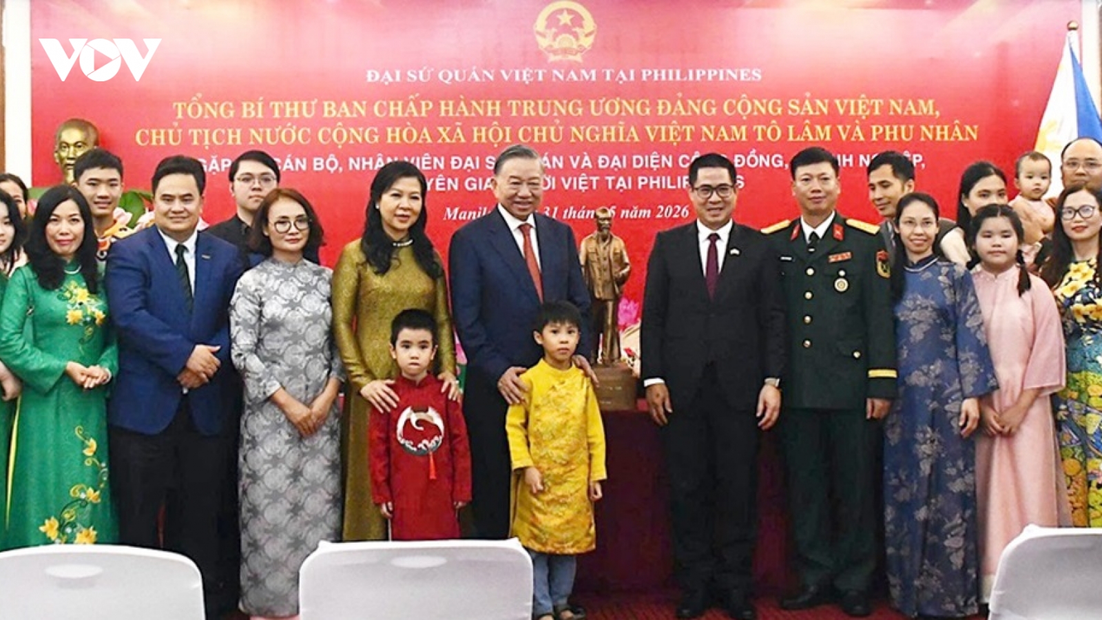 Tổng Bí thư, Chủ tịch nước gặp mặt cộng đồng người Việt tại Philippines