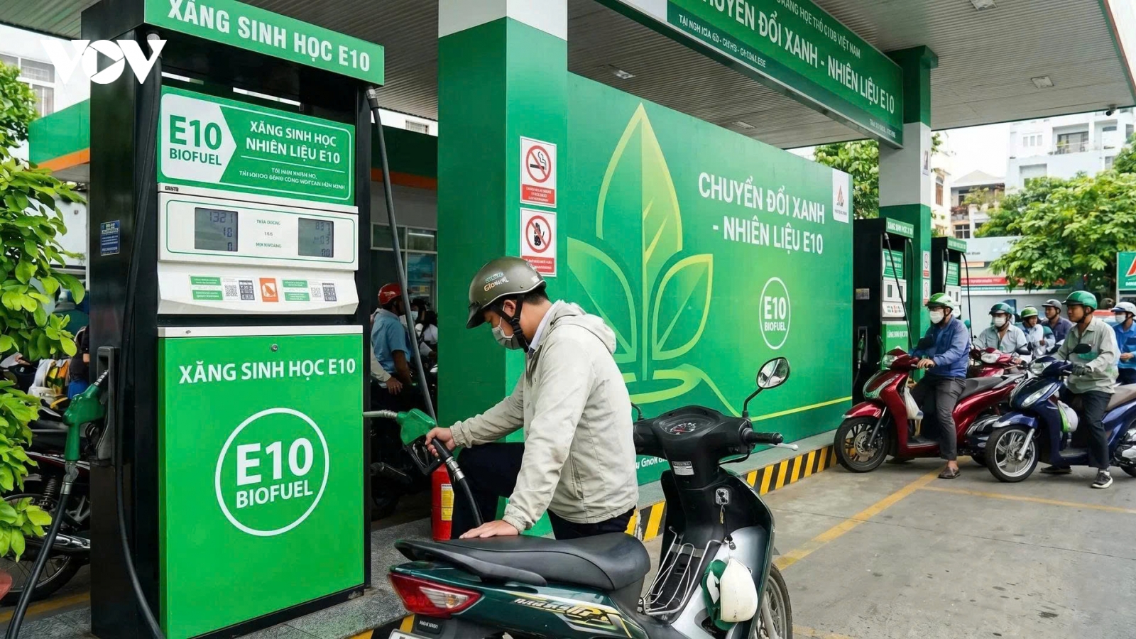 Hai câu chuyện dùng xăng E10 và lời khuyên của chuyên gia