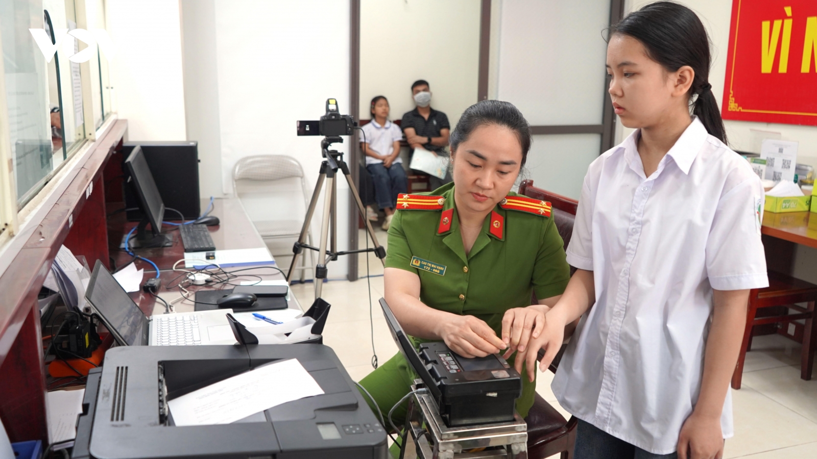 Phục vụ xuyên lễ, Công an Thái Nguyên tăng tốc cấp định danh điện tử