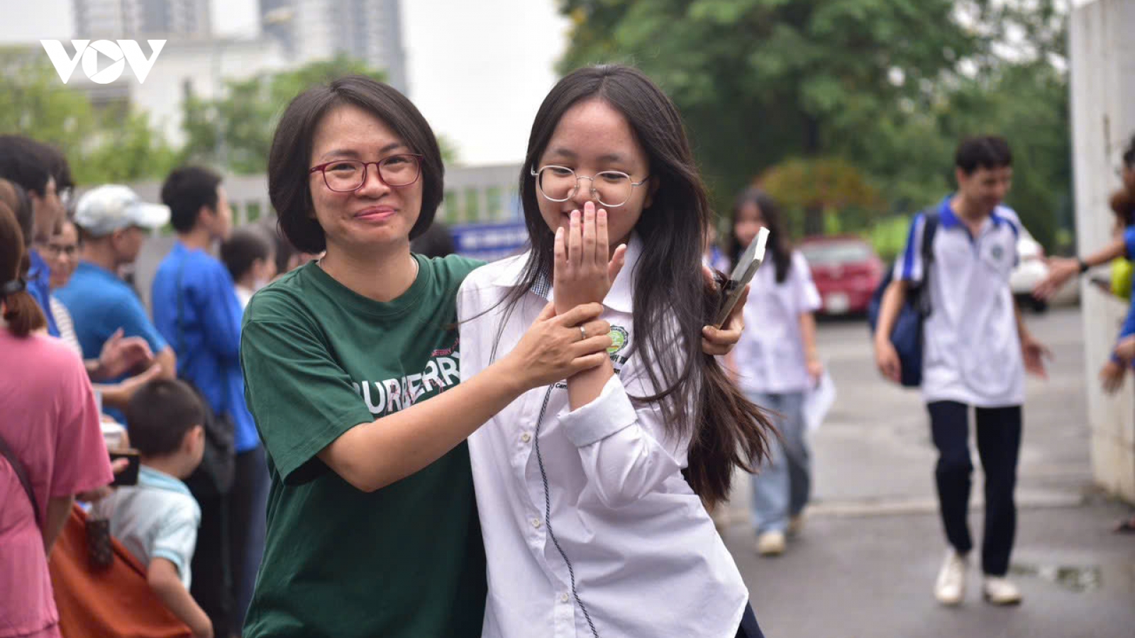Sáng nay (29/5), thí sinh Hà Nội làm thủ tục dự thi lớp 10 THPT công lập