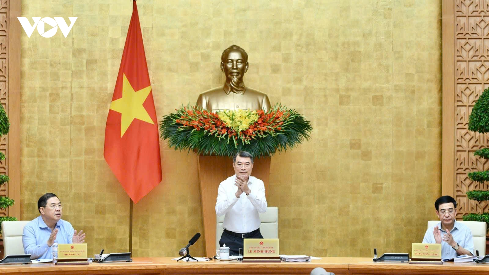Thủ tướng: Triển khai đồng bộ các giải pháp để thúc đẩy tăng trưởng