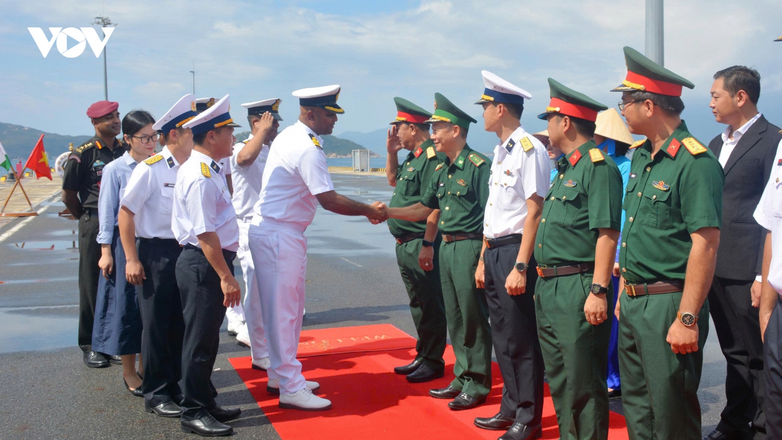 Tàu Hải quân Ấn Độ cập cảng Cam Ranh, thăm tỉnh Khánh Hòa