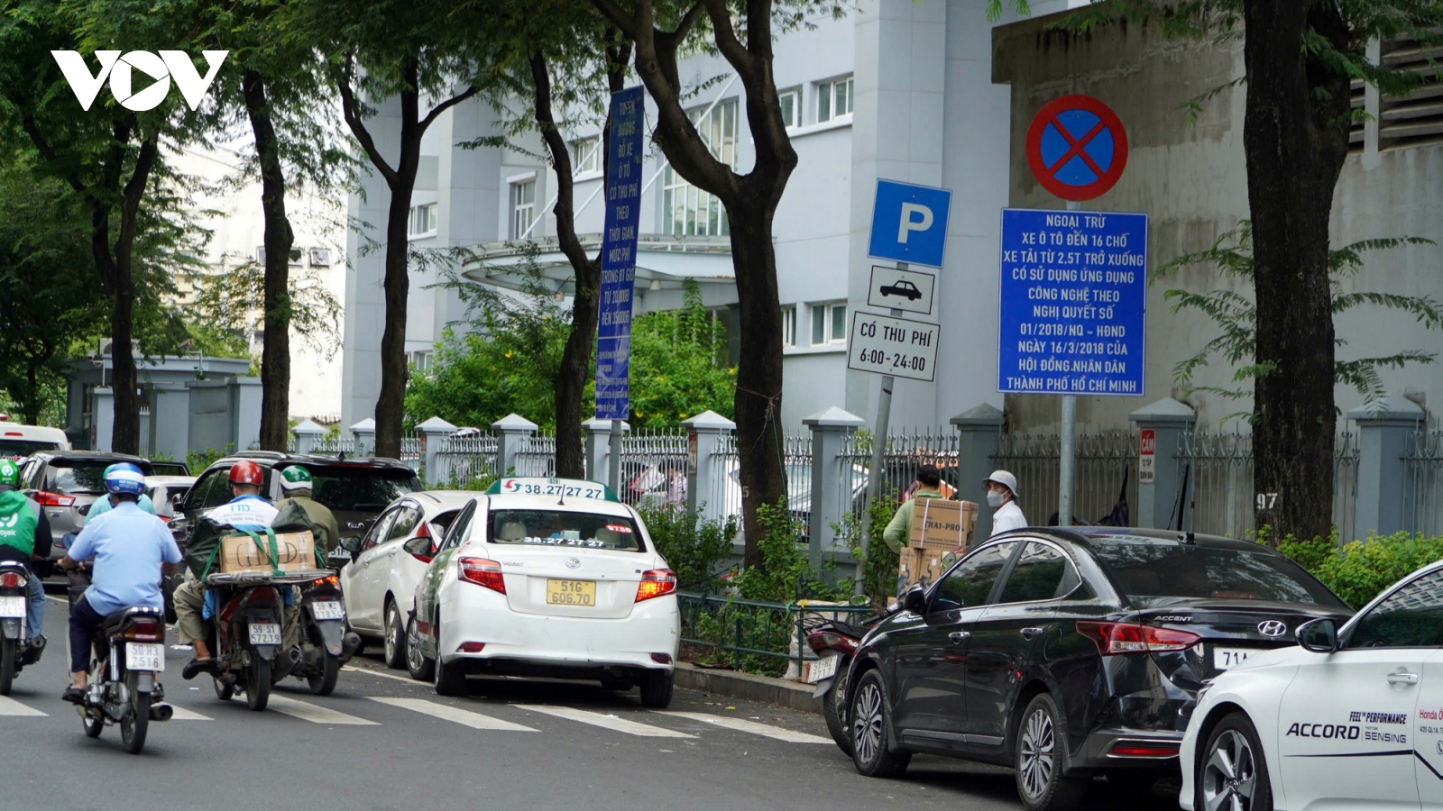 Phường đầu tiên tại TP.HCM thu phí đỗ xe “không chạm”, không cần nhân sự