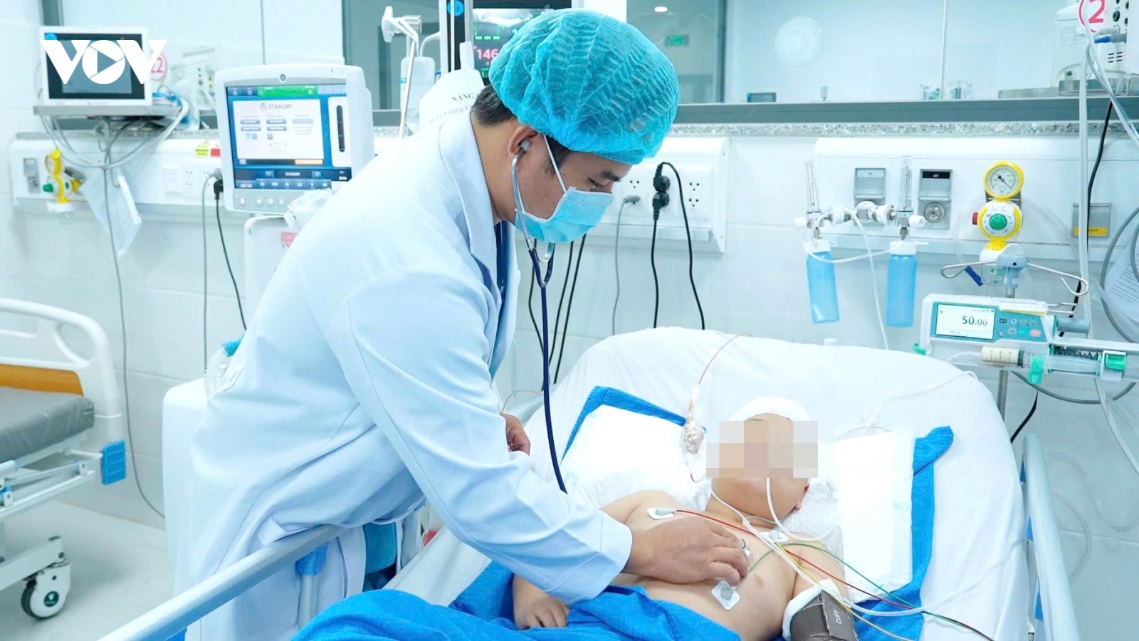 Bé gái 9 tuổi bị đột quỵ xuất huyết não nguy hiểm