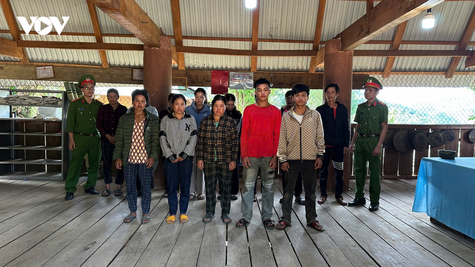 Khởi tố 13 đối tượng trộm sâm Ngọc Linh