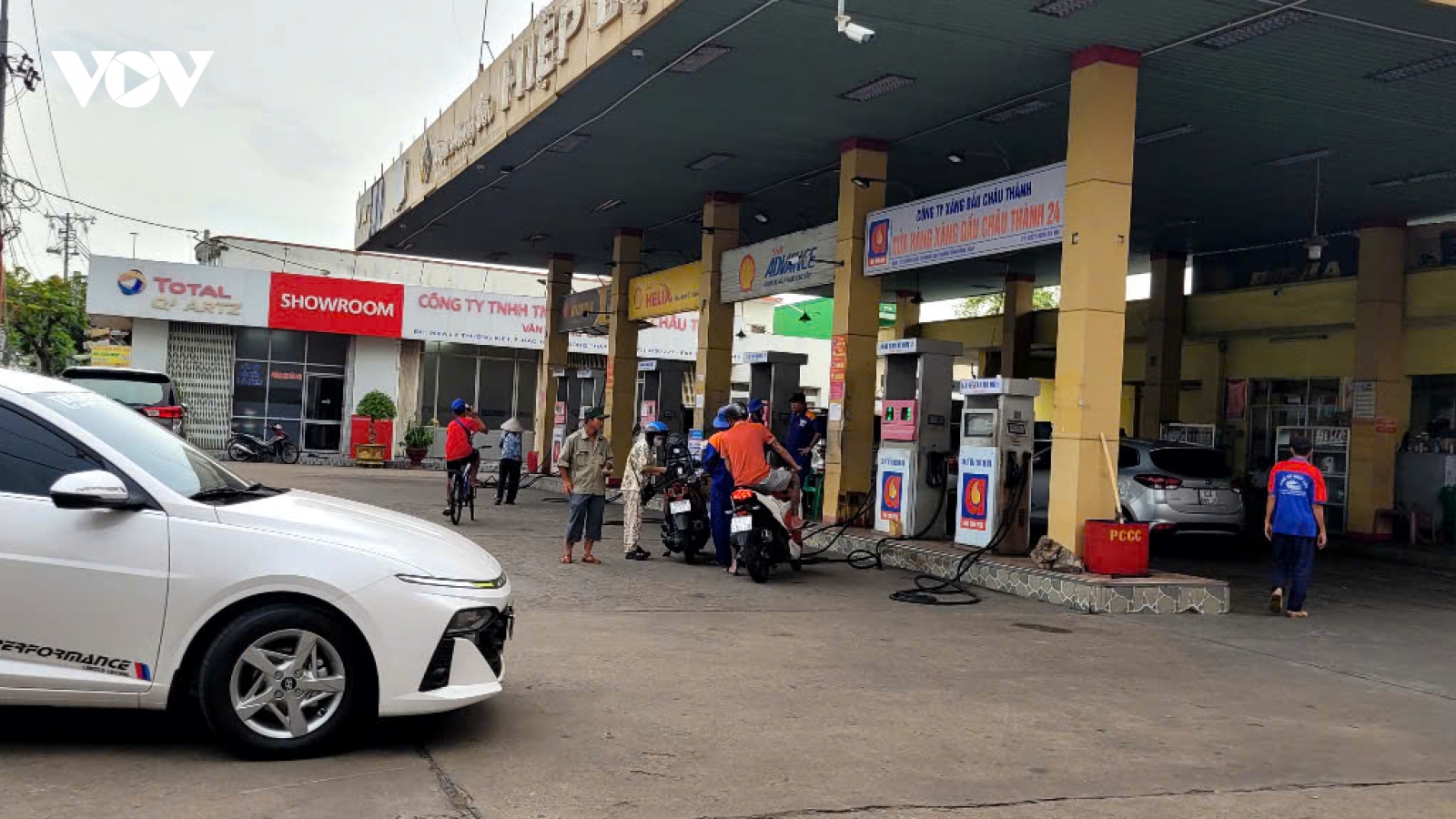 Người dân và doanh nghiệp Đồng Tháp trước lộ trình sử dụng xăng E10