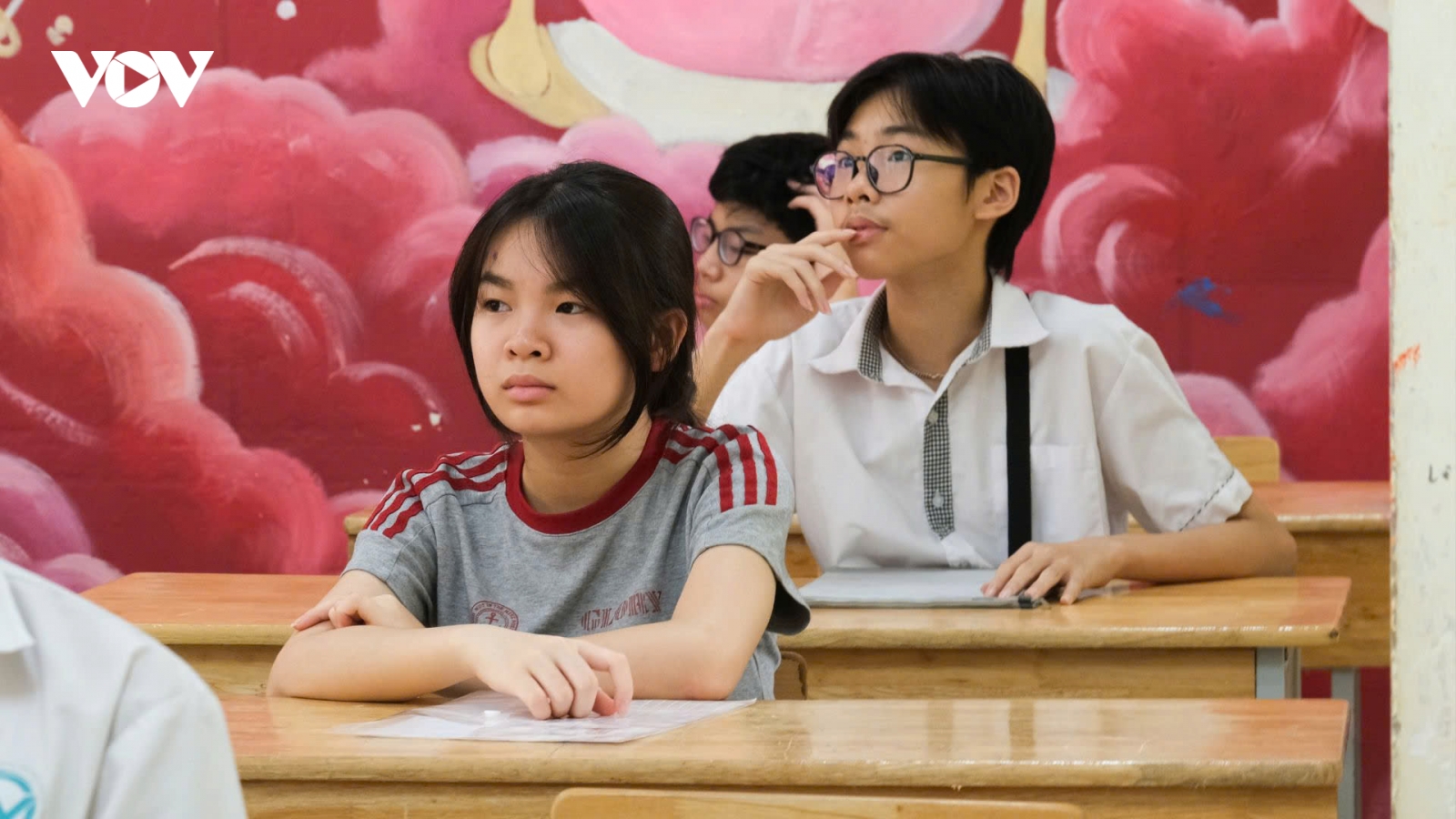 Gần 125.000 thí sinh Hà Nội bước vào ngày thi đầu tiên kỳ thi lớp 10