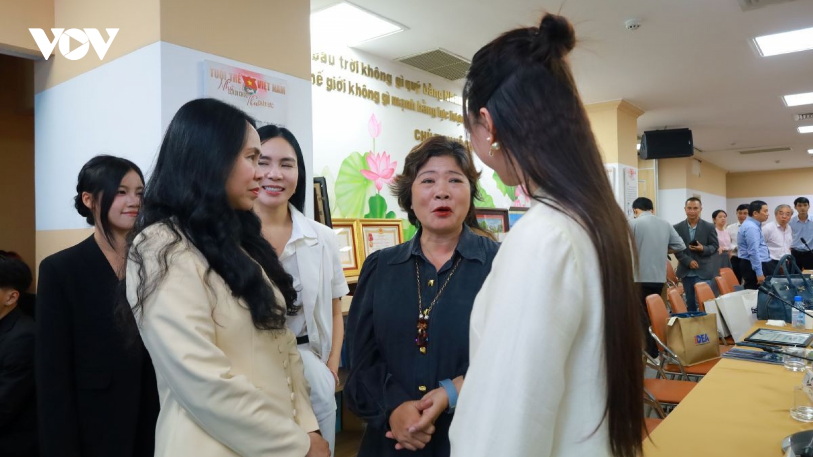 Dán nhãn thời trang xanh cho sản phẩm bán trên thương mại điện tử
