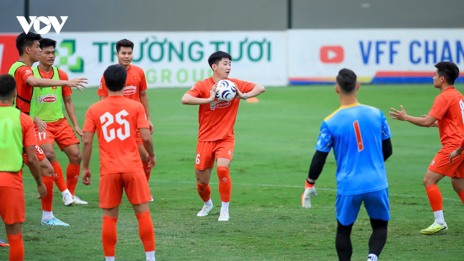 ĐT Việt Nam tập vui như hội, “test” bóng thi đấu AFF ASEAN Cup 2026