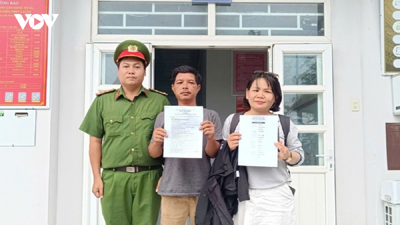 Công an tỉnh Lâm Đồng giúp người dân nhận lại 100 triệu đồng do chuyển nhầm