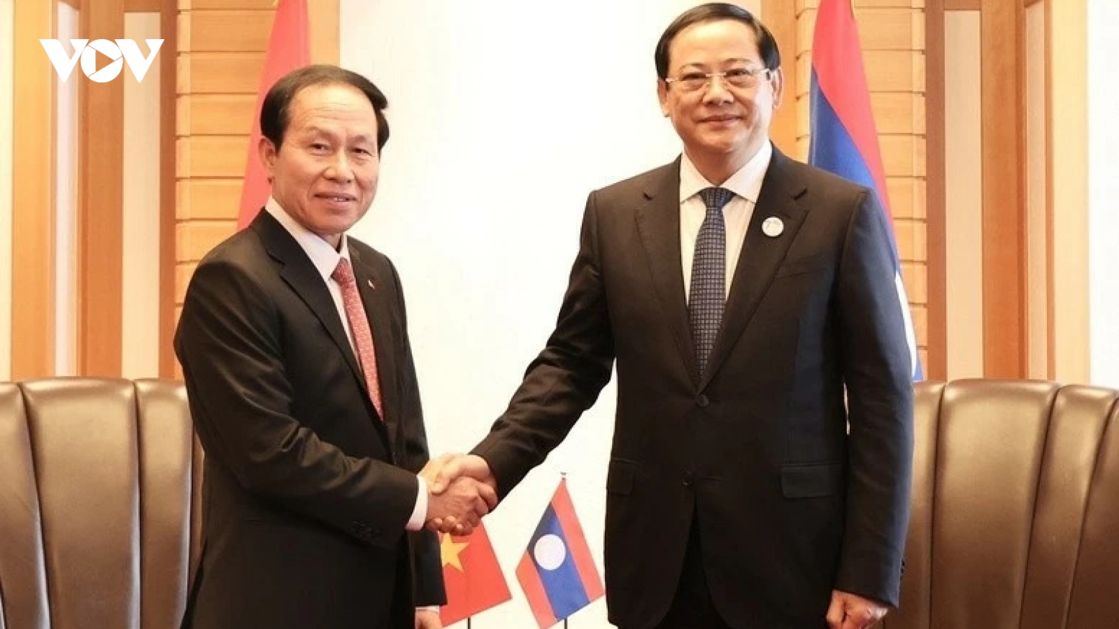 Phó Thủ tướng Lê Tiến Châu hội kiến Thủ tướng Lào Sonexay Siphandone