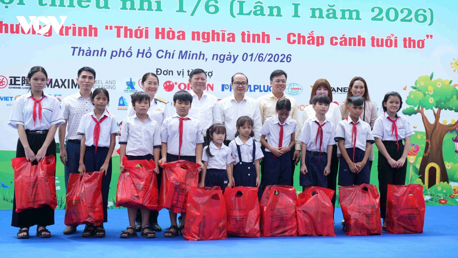 Tân Hiệp Phát đồng hành mang yêu thương đến trẻ em có hoàn cảnh khó khăn